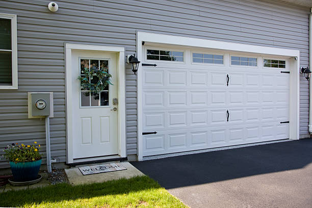 24/7 Emergency Garage Door Roller Replacement experts in Flora, IN